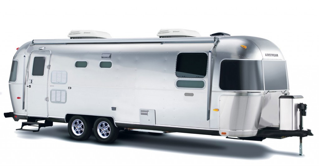Luxurious-Land-Yacht-by-Airstream-Heads-to-Production-1-1024x534